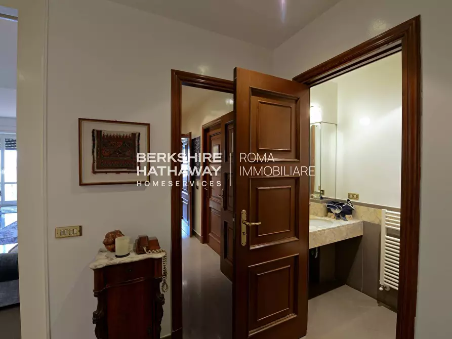 Immagine 9 di Appartamento in vendita  in Via Salento a Roma