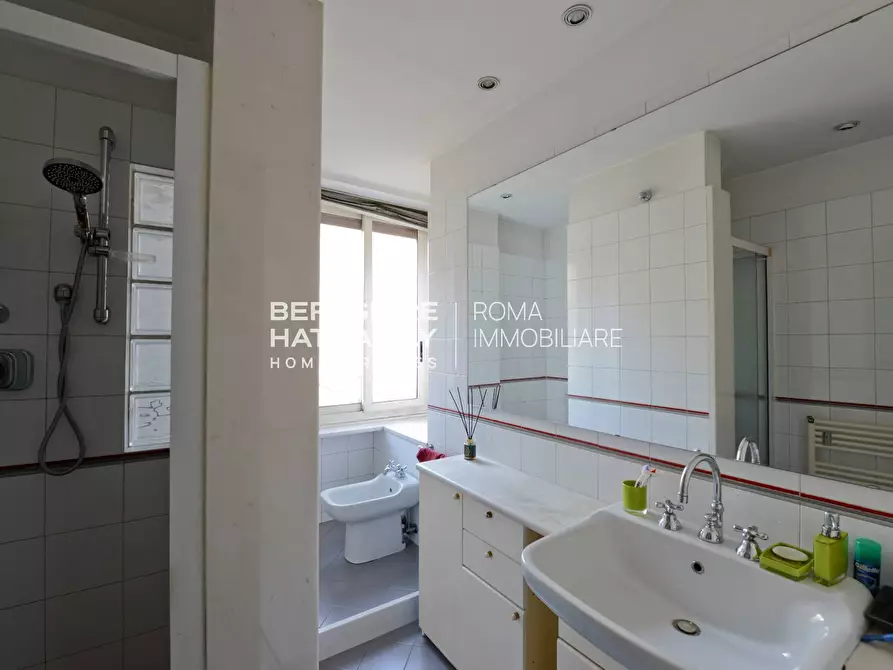 Immagine 20 di Appartamento in vendita  in Via Salento a Roma