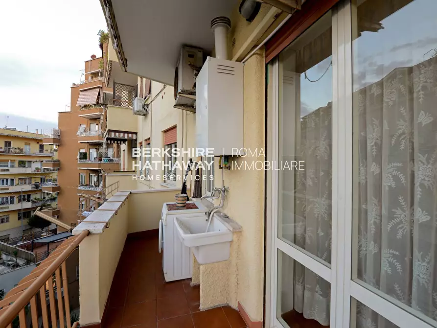 Immagine 21 di Appartamento in vendita  in Via Salento a Roma