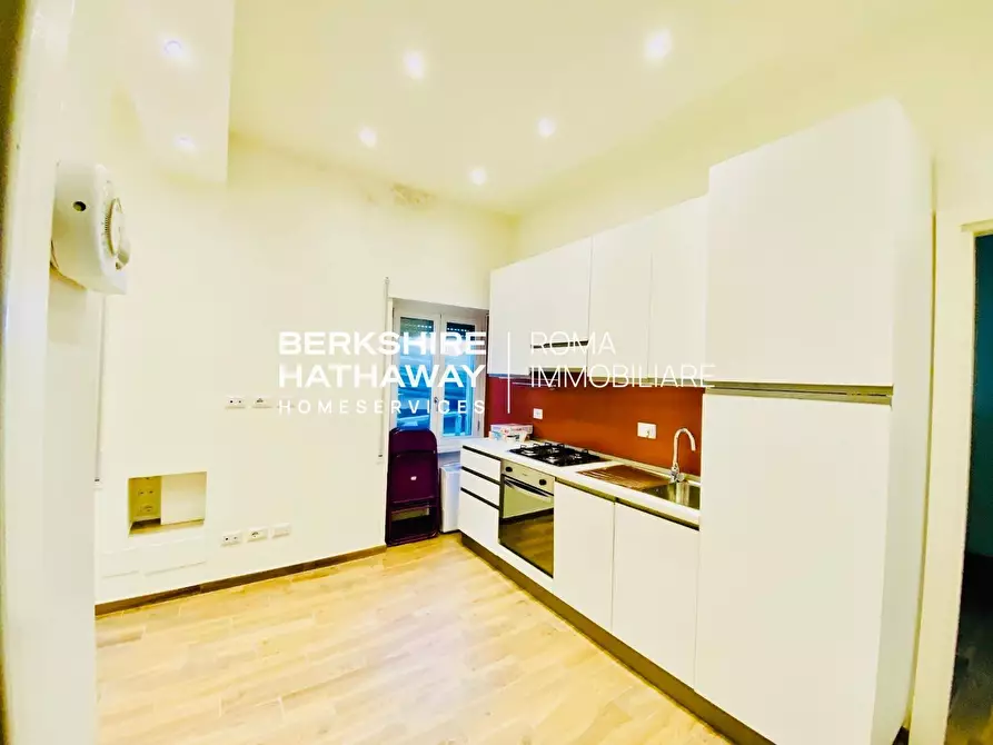 Immagine 9 di Appartamento in vendita  in Via dei Monti Parioli a Roma