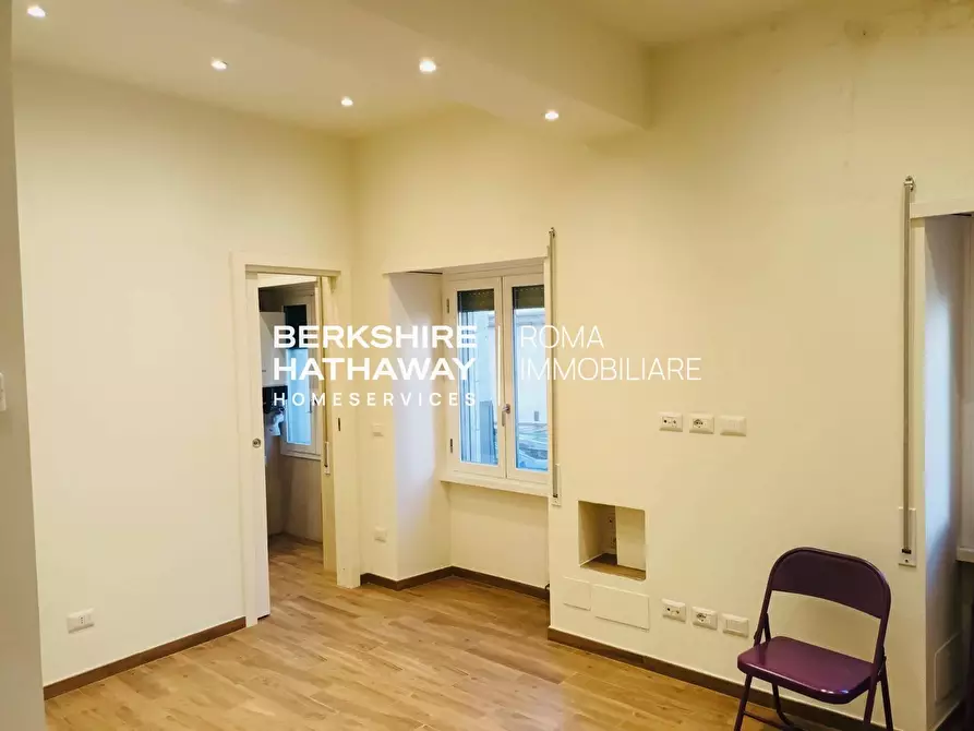 Immagine 5 di Appartamento in vendita  in Via dei Monti Parioli a Roma