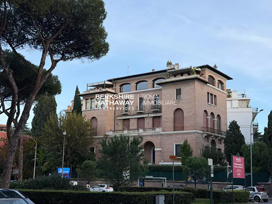Immagine 17 di Appartamento in vendita  in Via dei Monti Parioli a Roma