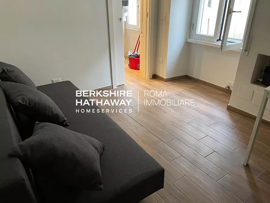 Immagine 4 di Appartamento in vendita  in Via dei Monti Parioli a Roma