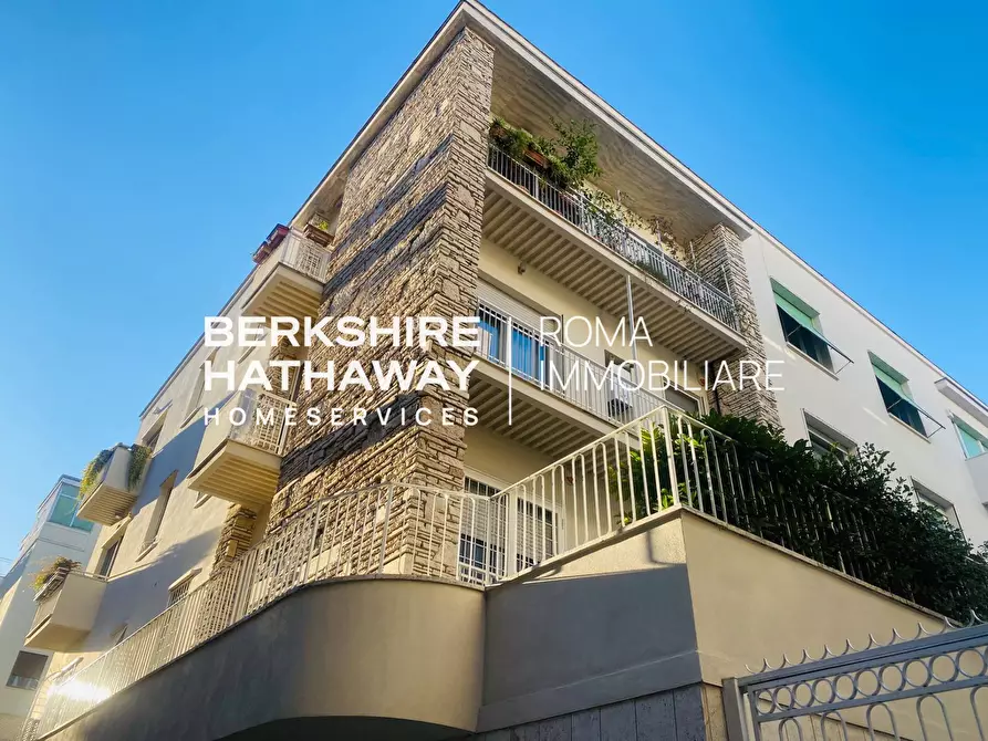 Immagine 16 di Appartamento in vendita  in Via dei Monti Parioli a Roma