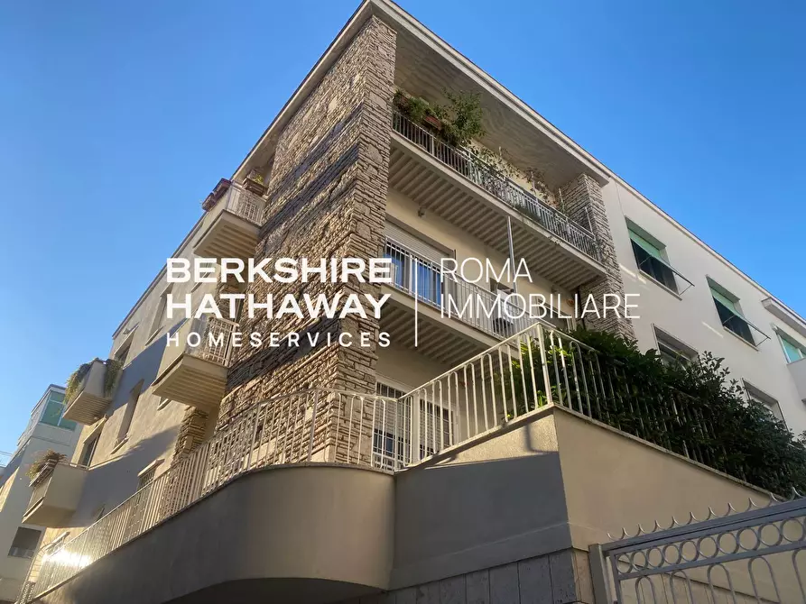 Immagine 15 di Appartamento in vendita  in Via dei Monti Parioli a Roma