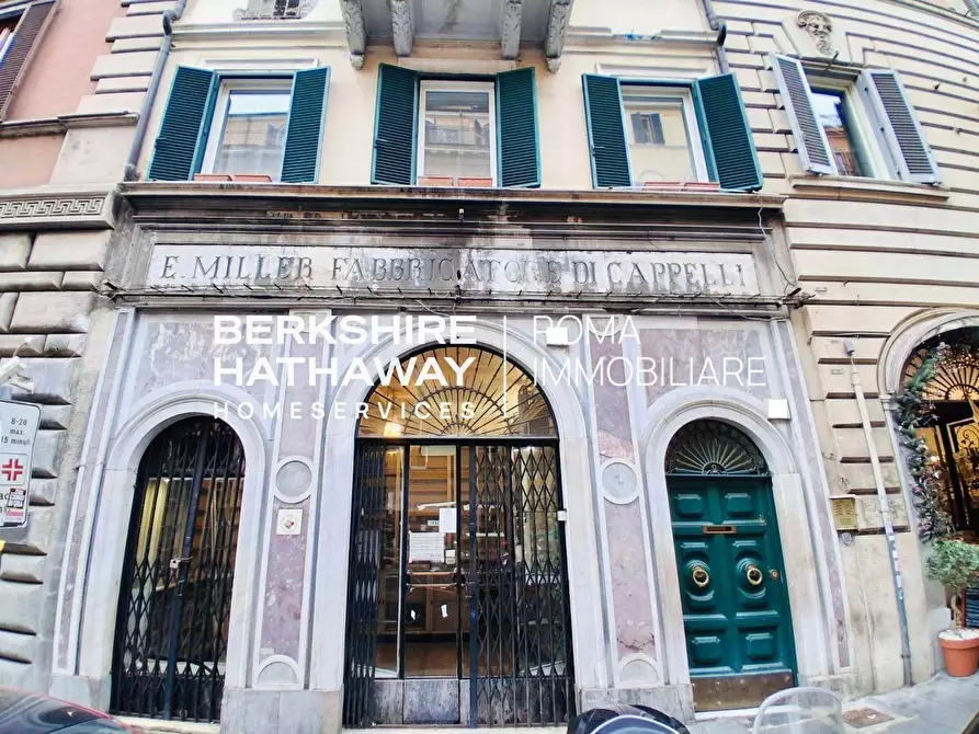 Immagine 1 di Locale commerciale in affitto  in Via Capo le Case 47 a Roma