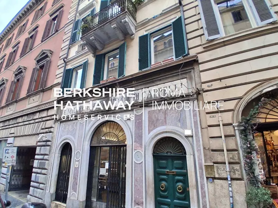 Immagine 2 di Locale commerciale in affitto  in Via Capo le Case 47 a Roma