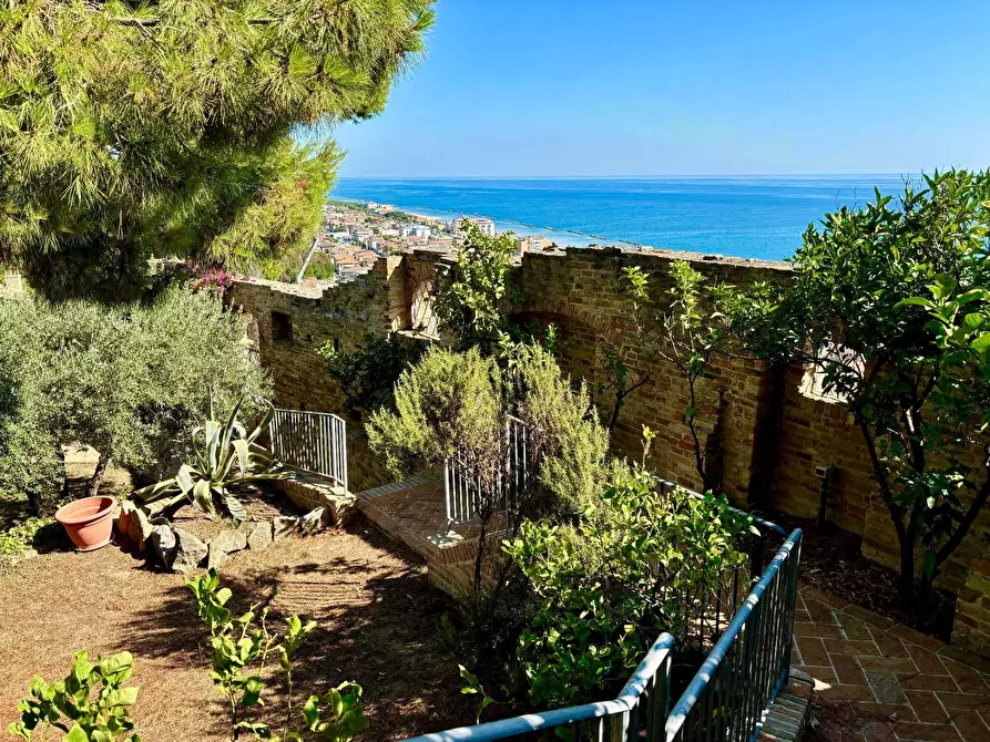 Immagine 37 di Villa in vendita  a Cupra Marittima