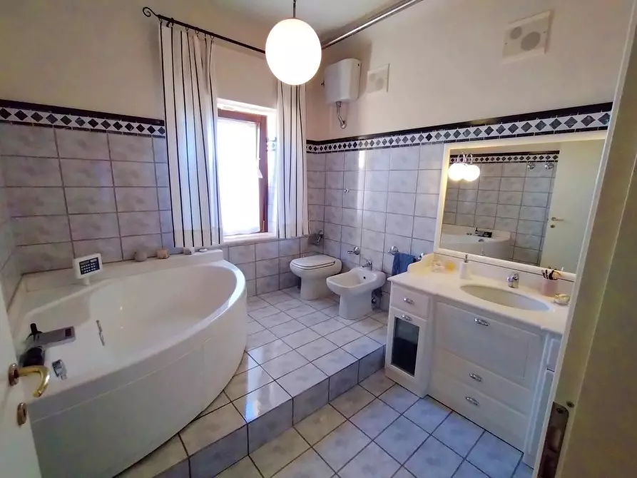 Immagine 30 di Casa indipendente in vendita  in piazza della liberta 18 a Acquaviva Picena