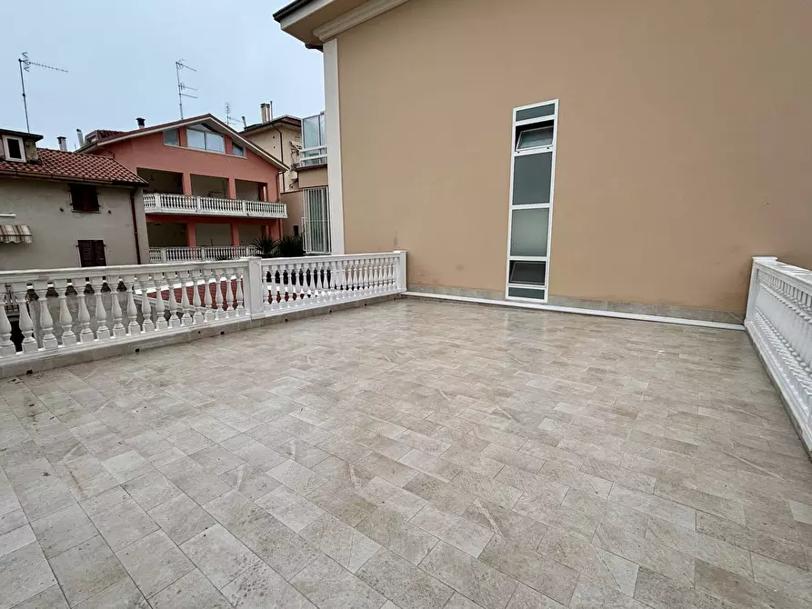 Immagine 5 di Appartamento in vendita  in via cesare battisti a Grottammare