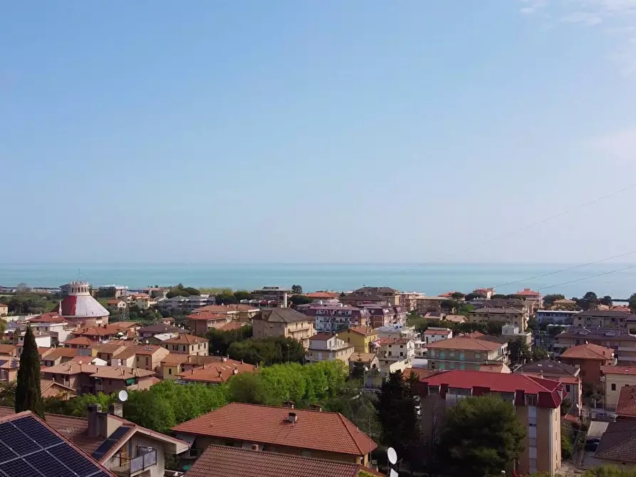 Immagine 4 di Villa in vendita  in via donizetti a Porto San Giorgio