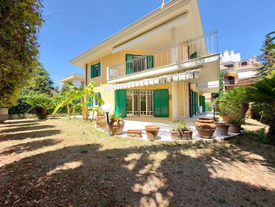 Immagine 4 di Villa in vendita  in via trento 91 a San Benedetto Del Tronto