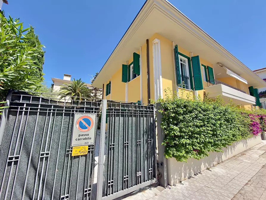 Immagine 5 di Villa in vendita  in via trento 91 a San Benedetto Del Tronto