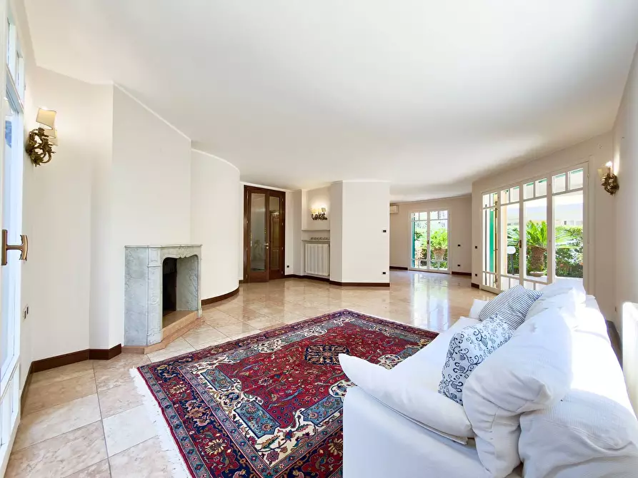 Immagine 8 di Villa in vendita  in via trento 91 a San Benedetto Del Tronto