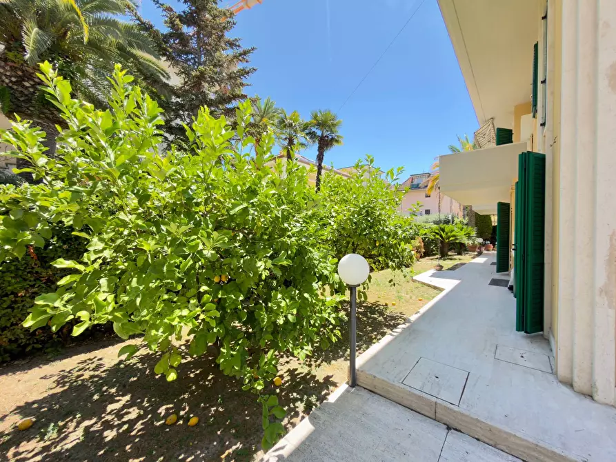 Immagine 18 di Villa in vendita  in via trento 91 a San Benedetto Del Tronto
