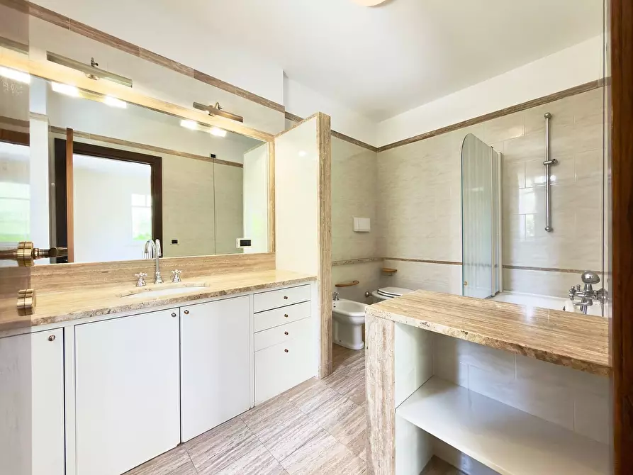 Immagine 23 di Villa in vendita  in via trento 91 a San Benedetto Del Tronto