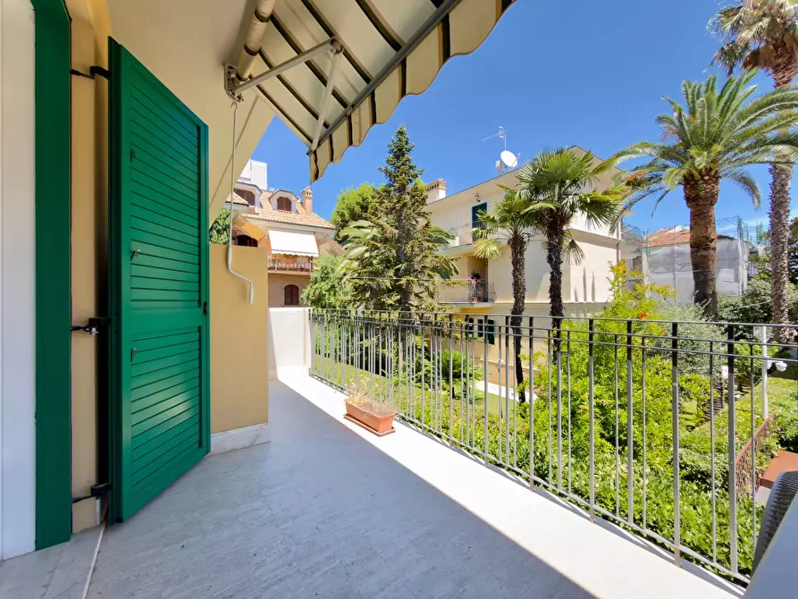 Immagine 39 di Villa in vendita  in via trento 91 a San Benedetto Del Tronto