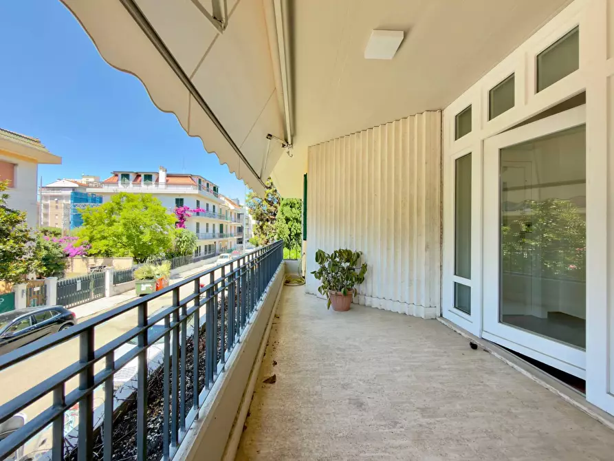 Immagine 41 di Villa in vendita  in via trento 91 a San Benedetto Del Tronto