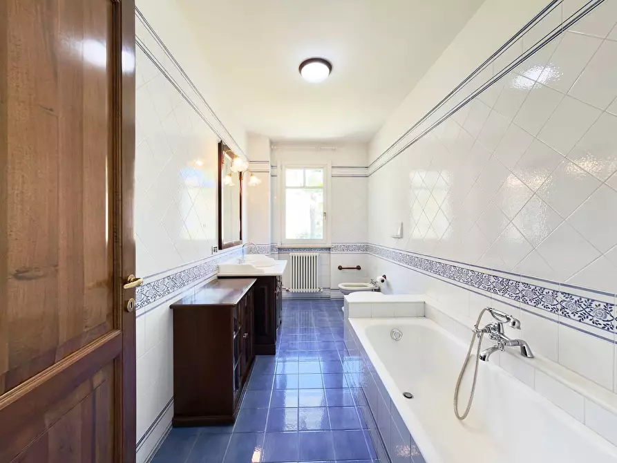 Immagine 49 di Villa in vendita  in via trento 91 a San Benedetto Del Tronto