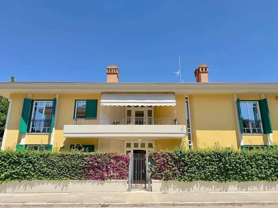 Immagine 2 di Villa in vendita  in via trento 91 a San Benedetto Del Tronto