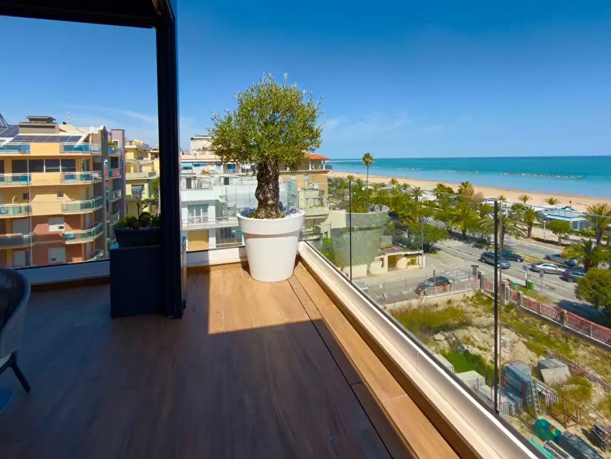 Immagine 1 di Appartamento in vendita  in viale marconi a San Benedetto Del Tronto