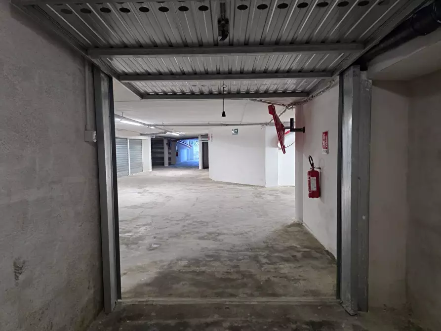 Immagine 3 di Box auto in vendita  a Civitanova Marche