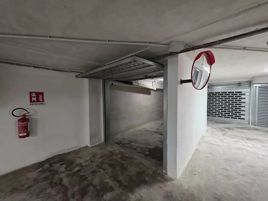 Immagine 2 di Box auto in vendita  a Civitanova Marche