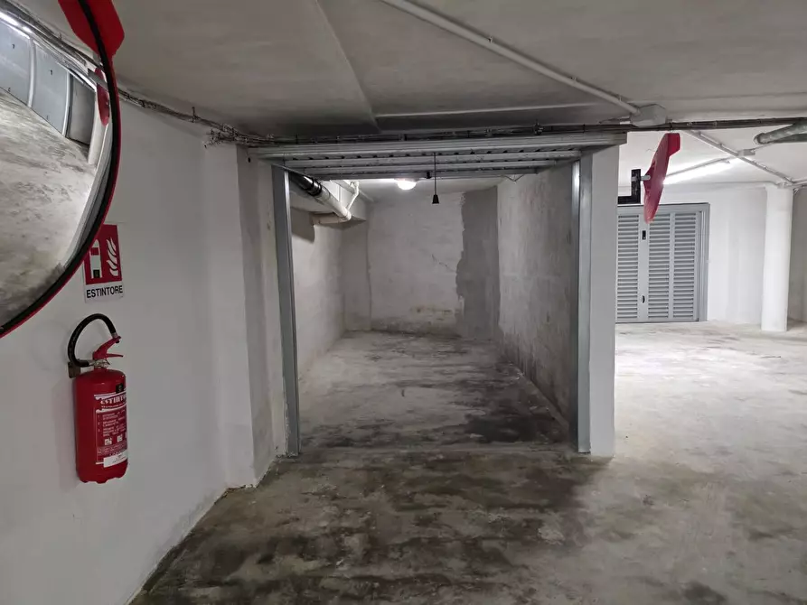 Immagine 1 di Box auto in vendita  a Civitanova Marche