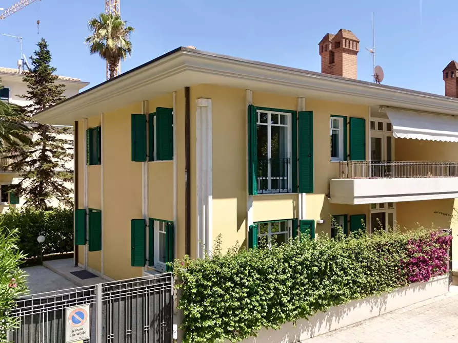 Immagine 2 di Villa in vendita  in via trento 91 a San Benedetto Del Tronto
