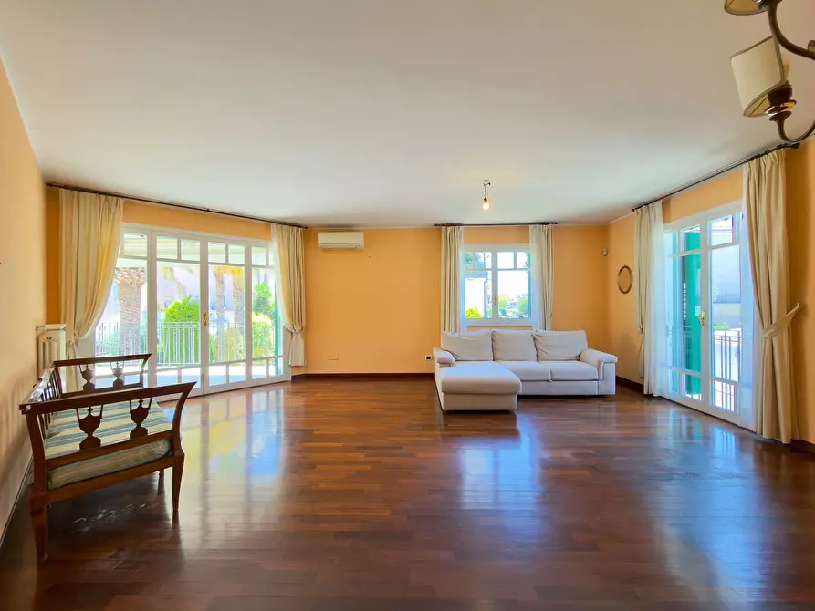 Immagine 10 di Villa in vendita  in via trento 91 a San Benedetto Del Tronto
