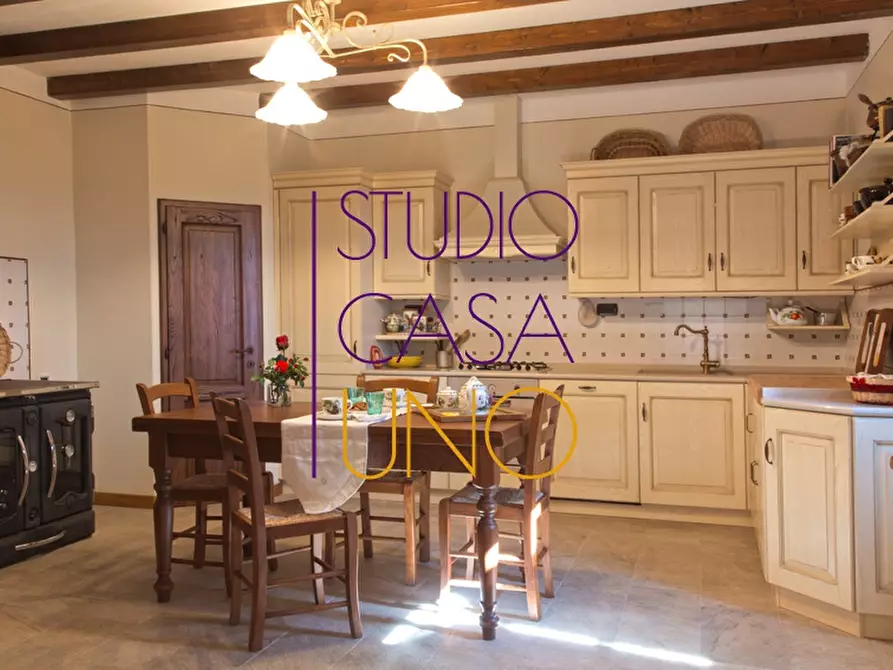 Immagine 1 di Villa in vendita  in VIA SETTEPONTI a Terranuova Bracciolini