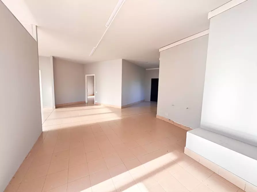 Immagine 1 di Capannone industriale in affitto  a Montevarchi