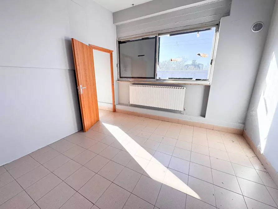 Immagine 3 di Capannone industriale in affitto  a Montevarchi