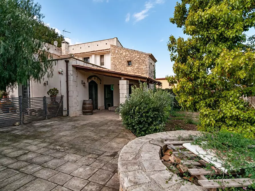 Immagine 1 di Villa in vendita  in Fontana Mortella a Siracusa