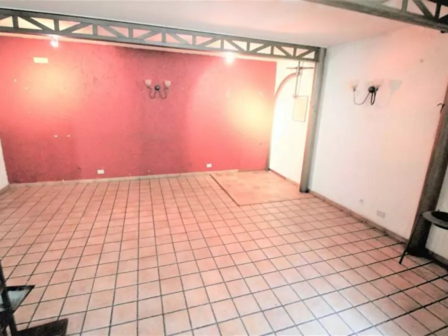 Immagine 7 di Locale commerciale in vendita  in Via Macello a Buccheri