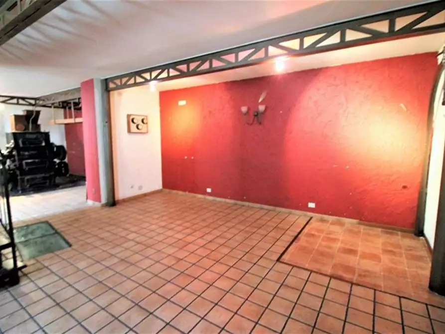 Immagine 9 di Locale commerciale in vendita  in Via Macello a Buccheri