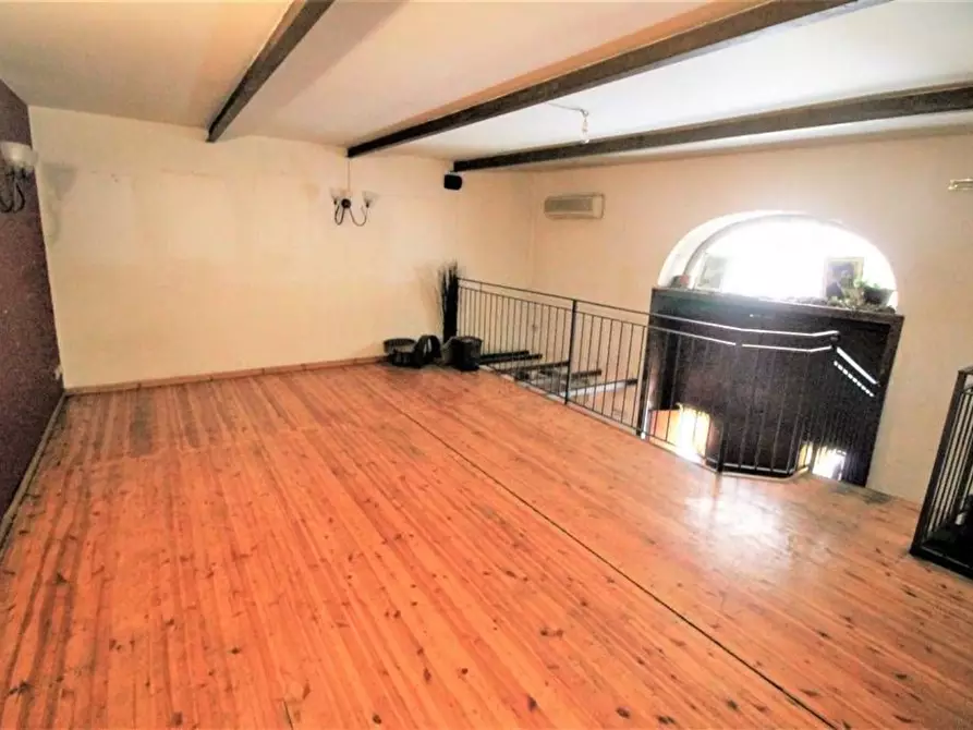 Immagine 13 di Locale commerciale in vendita  in Via Macello a Buccheri