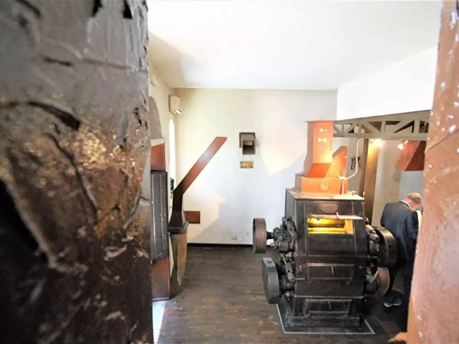 Immagine 15 di Locale commerciale in vendita  in Via Macello a Buccheri