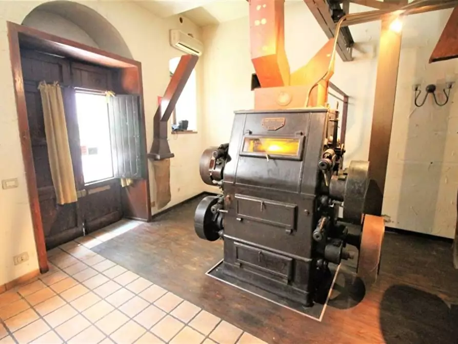 Immagine 16 di Locale commerciale in vendita  in Via Macello a Buccheri