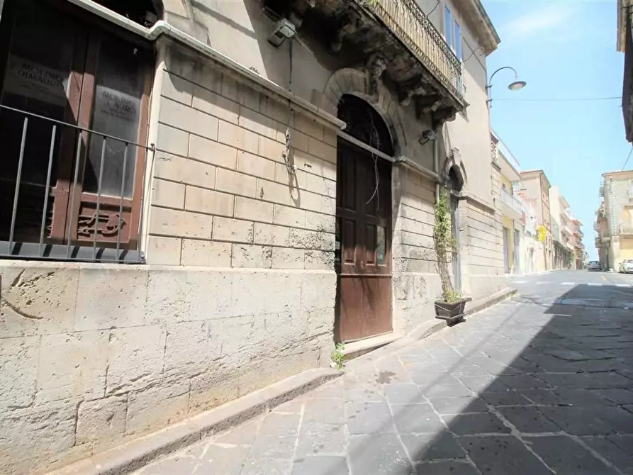 Immagine 19 di Locale commerciale in vendita  in Via Macello a Buccheri