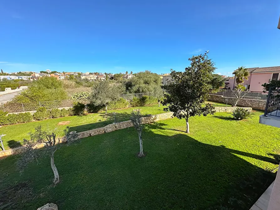 Immagine 26 di Villa in vendita  in Via Pietro Fillioley a Siracusa