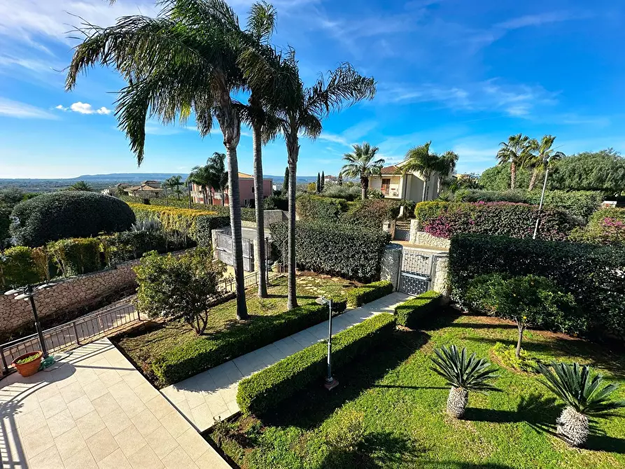 Immagine 27 di Villa in vendita  in Via Pietro Fillioley a Siracusa