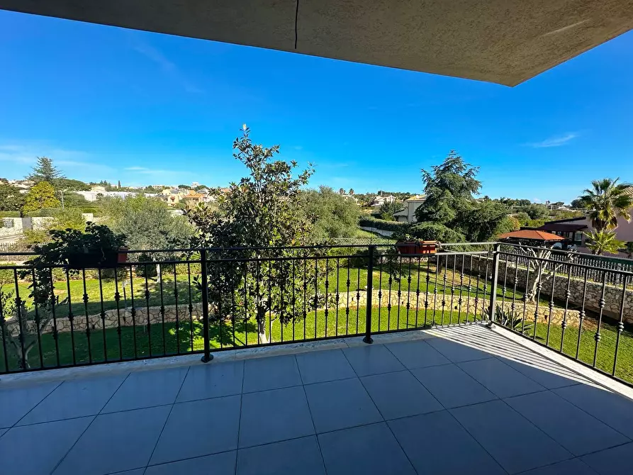 Immagine 29 di Villa in vendita  in Via Pietro Fillioley a Siracusa
