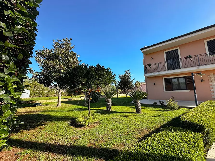 Immagine 32 di Villa in vendita  in Via Pietro Fillioley a Siracusa