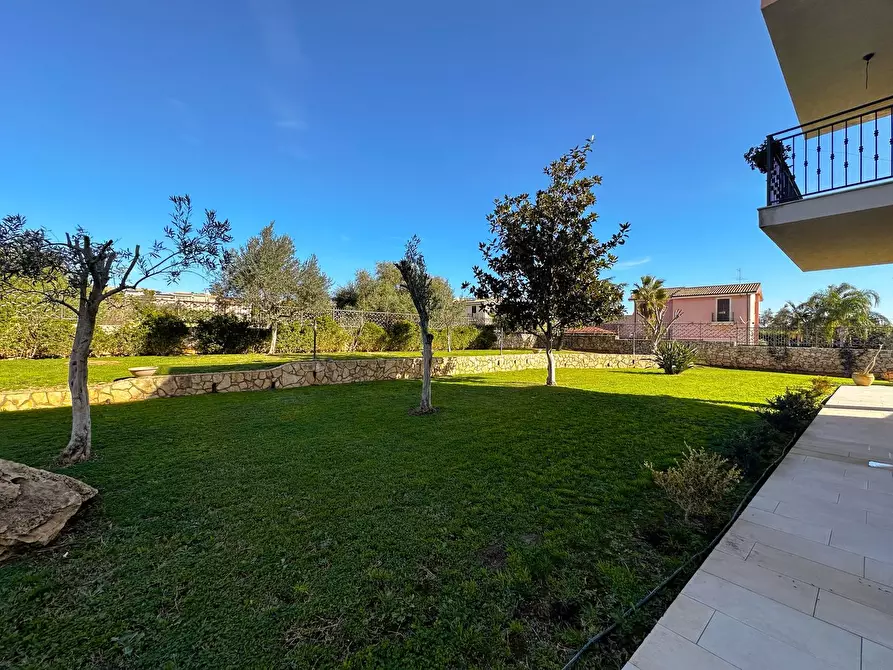 Immagine 33 di Villa in vendita  in Via Pietro Fillioley a Siracusa