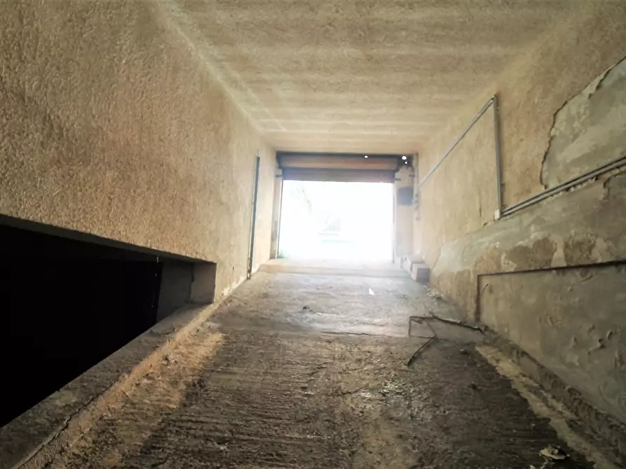 Immagine 4 di Box auto in vendita  in Ronco I Via Tisia 3 a Siracusa