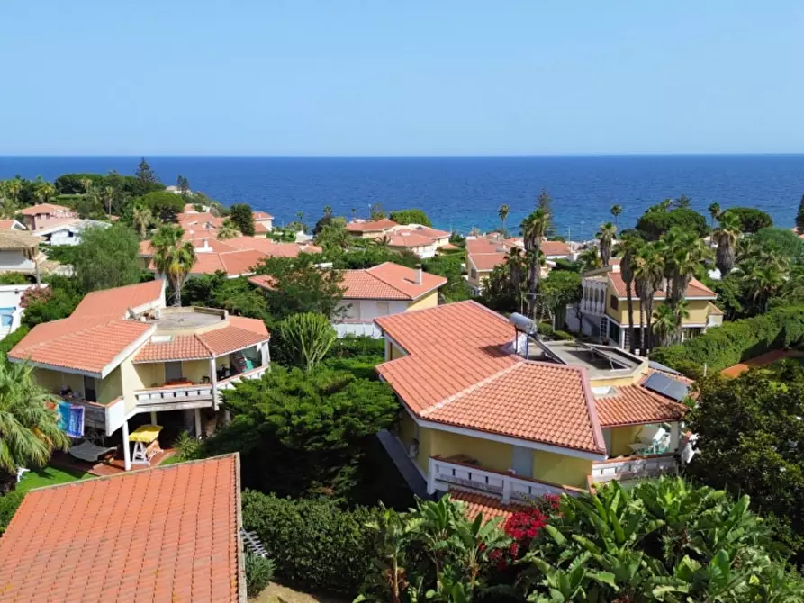 Immagine 1 di Villa in vendita  in Viale dei Lidi a Siracusa