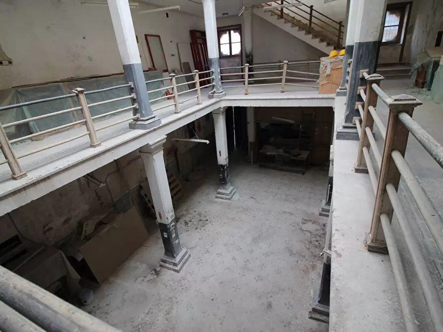 Immagine 10 di Palazzo in vendita  in Piazza Archimede a Siracusa