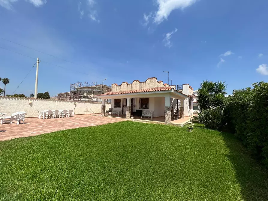 Immagine 1 di Villa in vendita  in Via Isole delle Molucche a Siracusa