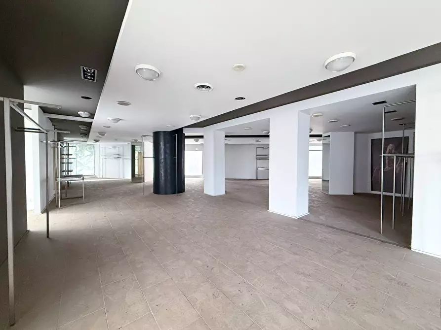 Immagine 4 di Locale commerciale in affitto  in Via Mosco 70 a Siracusa